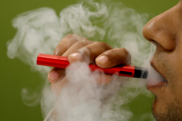 Vaping illness, deaths likely very rare beyond U.S., experts say